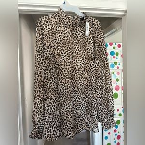 Light weight blouse in cheetah print